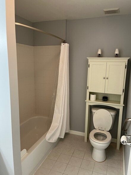 Bathroom with tub/shower - 53314 Zachary Dr