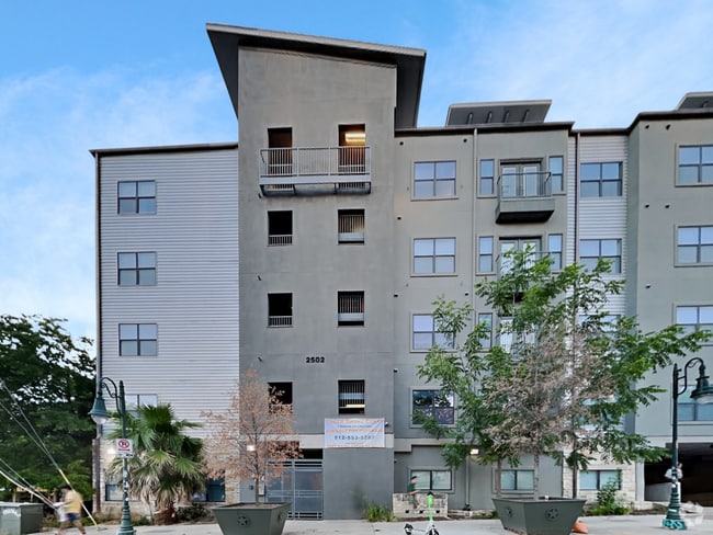 Building Photo - 2502 Leon St