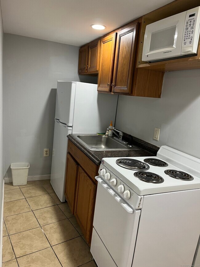 Building Photo - 1397-1399 State St