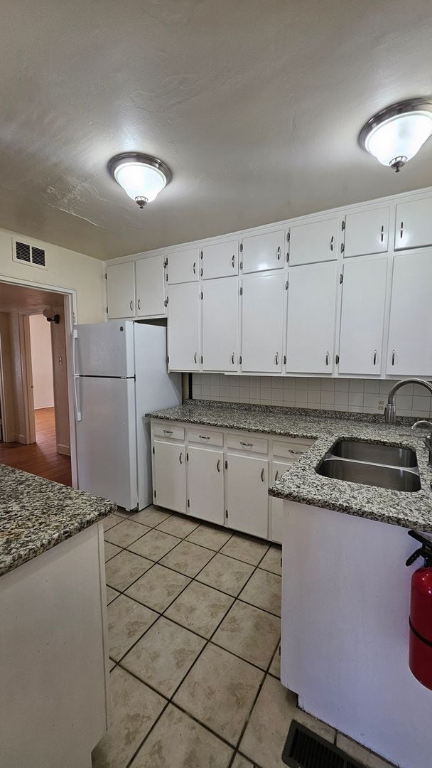 Building Photo - SE Cute 2 Bedroom 1 Bath Home.