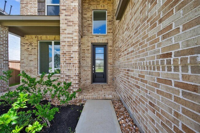 Building Photo - 32006 Medallion Oaks Trl