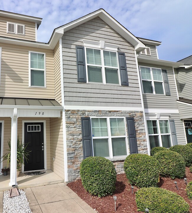 Building Photo - 198 Collinwood Dr