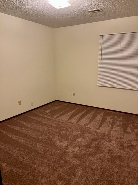 Building Photo - 614 Johnson Hill Rd