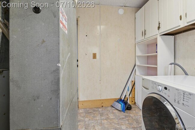 Building Photo - 500 Trombley Rd