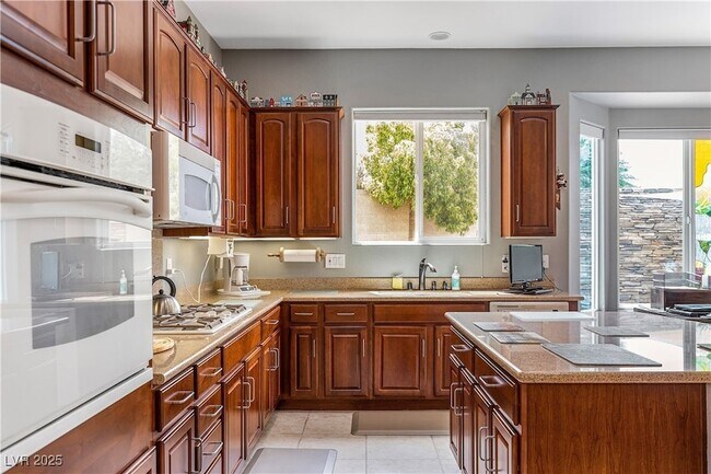 Building Photo - 2611 Savannah Springs Ave