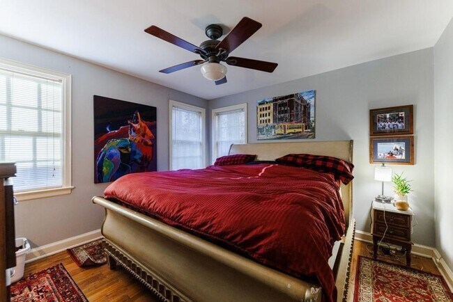 Building Photo - 1280 Stillwood Dr NE