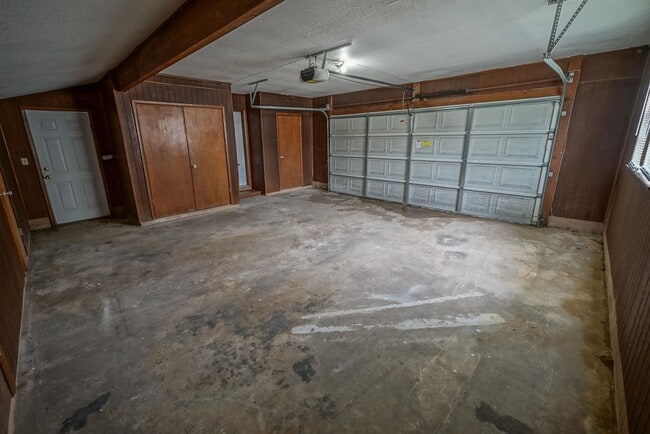 Building Photo - 410 Gaither Dr