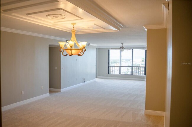 Building Photo - 1 Beach Dr SE