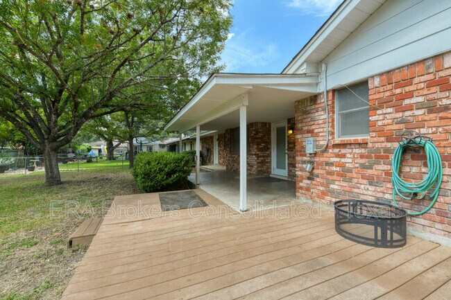 Building Photo - 3214 Leyte St