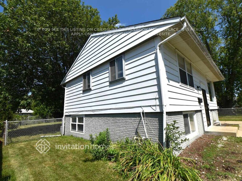 Building Photo - 4242 Clark Dr