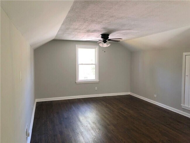 Building Photo - 1307 Lorenzo Dr SW