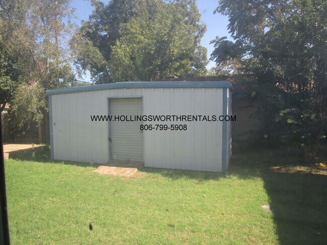 Building Photo - Large 3 bedroom 1.5 bath w/ Bonus Room and Laundry room