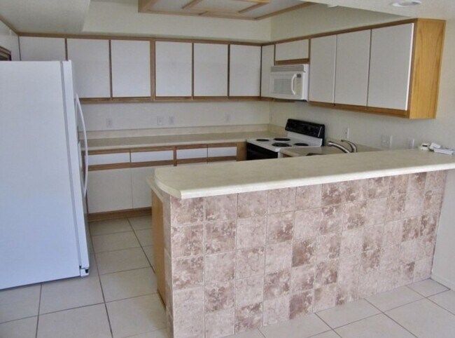 Building Photo - 3BR/2BA/2CG, 1615 sq.ft. home in Sierra Springs subdivision in Sierra Vista, AZ