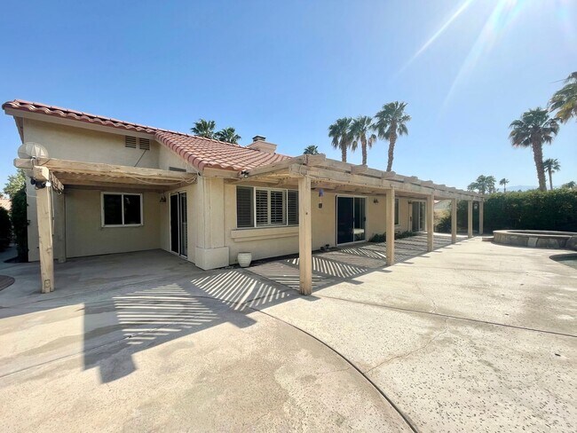 Building Photo - COMING SOON!!! GORGEOUS 3 Bedroom/2.5 Bathroom POOL Home Oasis Awaits in Regency Estates!!