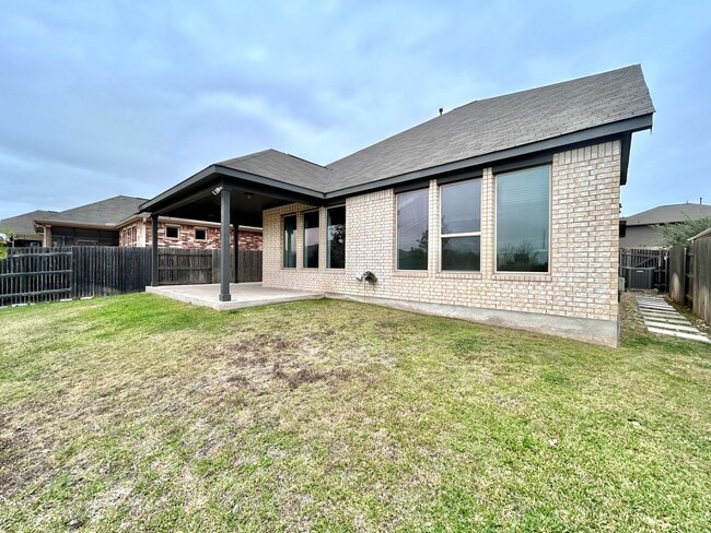 Building Photo - Bright & Beautiful 4 Bed, 3.5 Bath Home with Room for Everyone