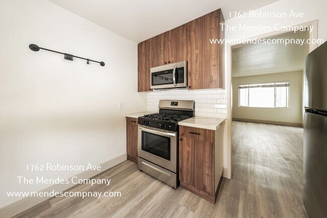 Building Photo - 1762 Robinson Ave