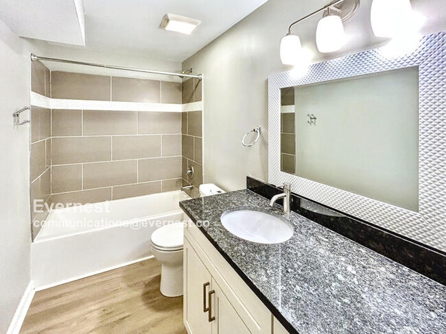 Building Photo - 1584 Camelot Cir
