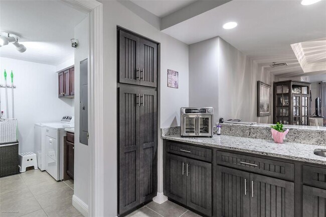 Building Photo - 3313 Sunset Key Cir