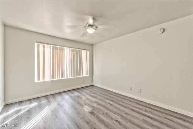 Building Photo - 3058 Tarpon Dr
