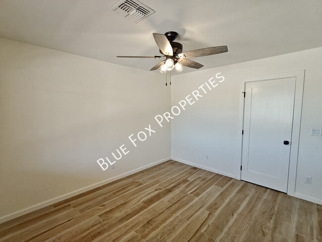 Building Photo - 5440 W Placita De La Promesa