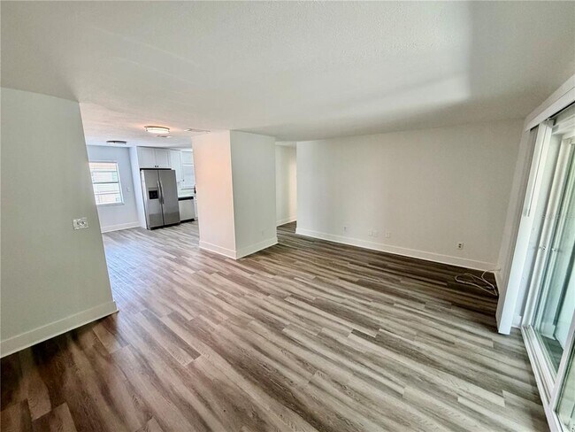 Building Photo - 7210 N Manhattan Ave