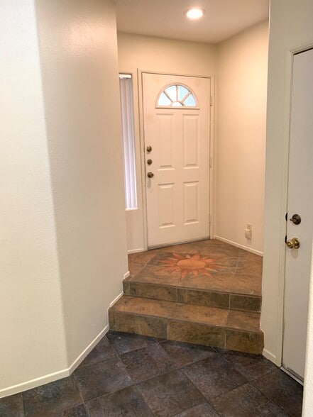 Building Photo - 18316 1/2 Keswick St