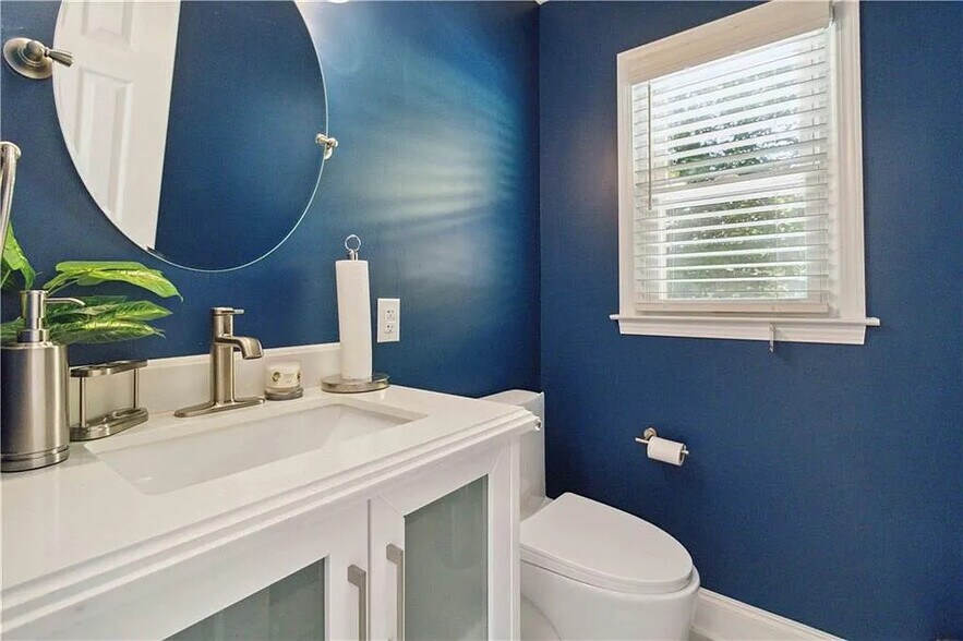 Building Photo - Room in Single Family Home on Glenwhite Dr