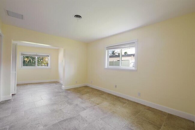 Building Photo - 1312 SE 14th Terrace