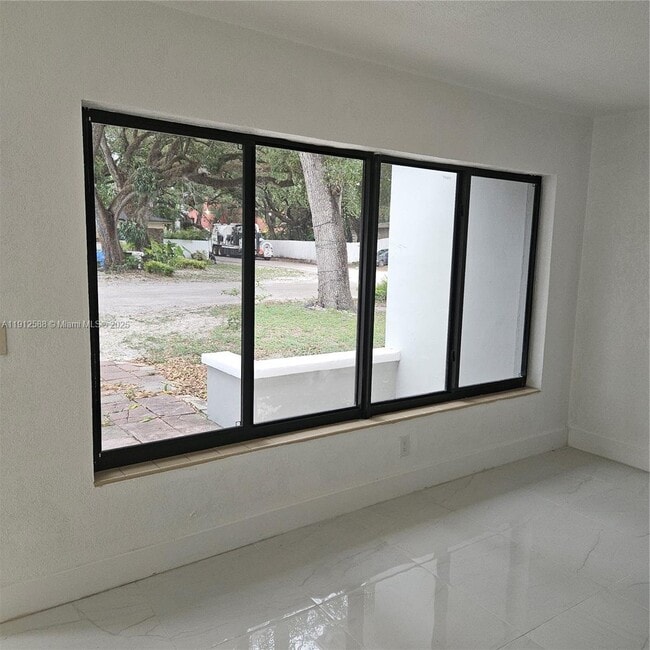 Building Photo - 14710 NE 5th Ct