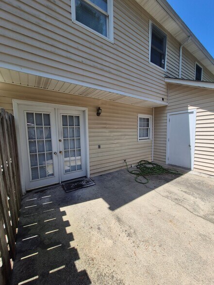 Building Photo - 2909 Cedar Creek Rd
