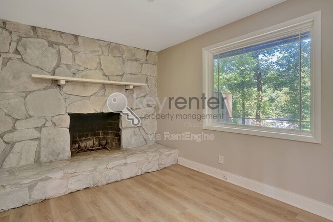 Building Photo - 1461 Palisades Rd