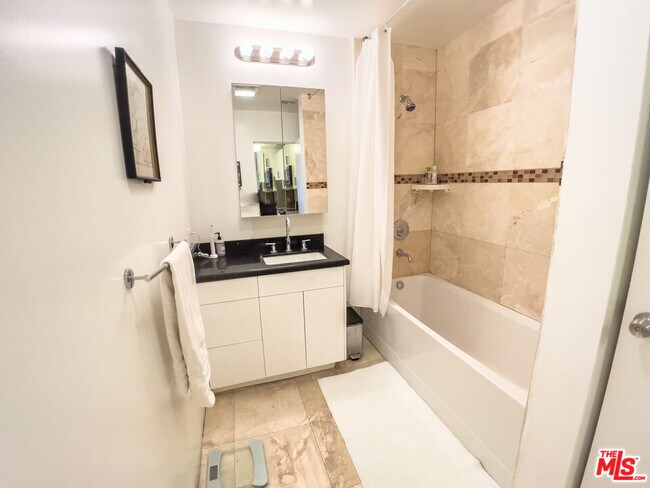 Building Photo - 29282 Circle Dr