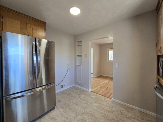 Building Photo - 1018 Camino Carlos Rey