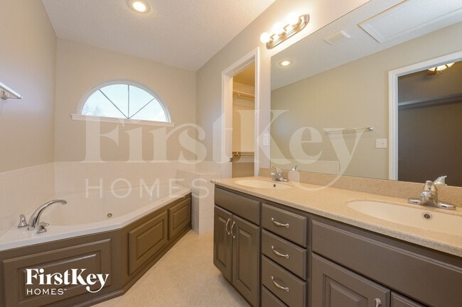 Building Photo - 407 Kimberly Dr