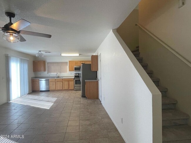 Building Photo - 2935 E Cherry Hills Dr