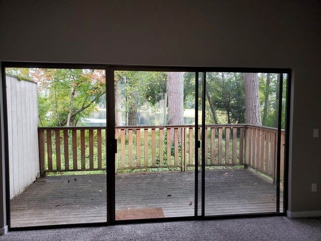 Building Photo - 2 Bed Room 2 Bath 2 Car Garage