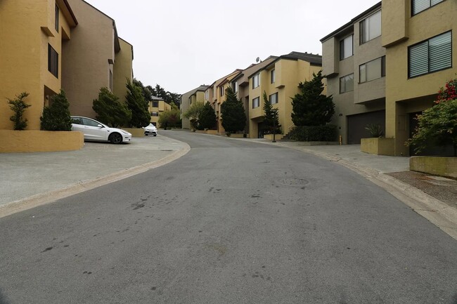 Building Photo - 128 Galewood Cir