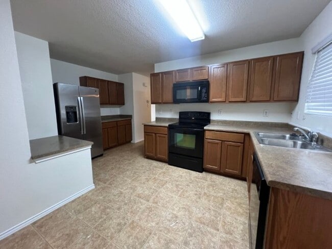 Building Photo - Charming Home Willow Bridge Subdivision