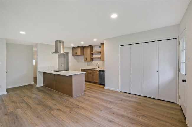 Building Photo - 5007 Ridgecreek Dr