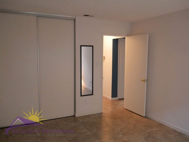 Building Photo - Cozy 2 Bed 1 Bath 897 Sq. Ft. Sacramento C...