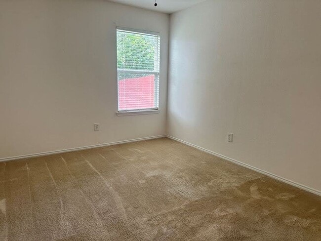 Building Photo - Cute single family home in Lake Point Community