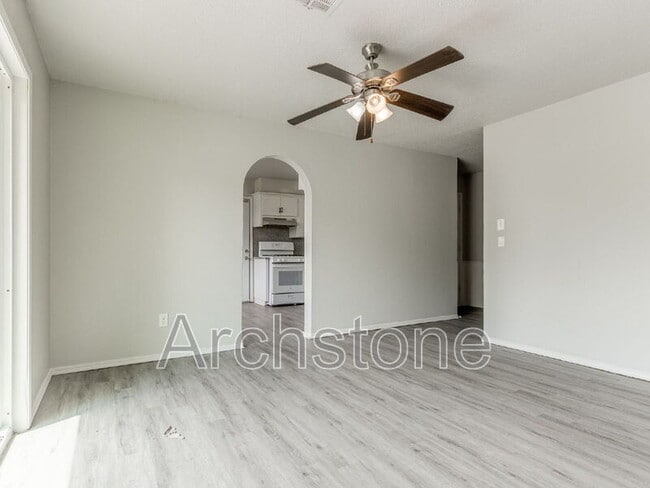 Building Photo - 4501 Meadowvale Dr