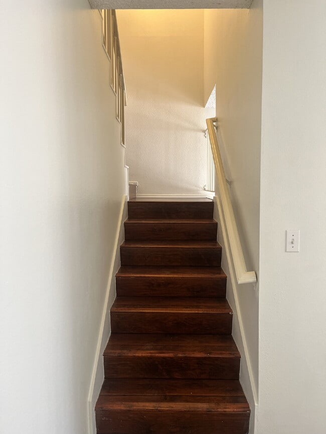 Building Photo - 480 Las Palomas Dr