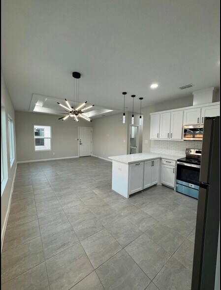 Building Photo - 3524 S Dominique Dr