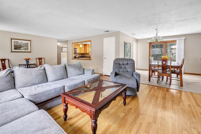 Building Photo - 15 Albert St