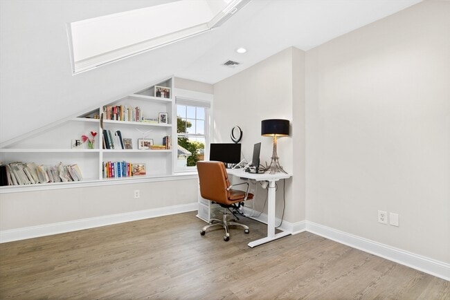 Building Photo - 90 Maple Pl