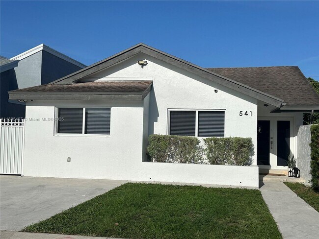Building Photo - 541 SW 89th Ct