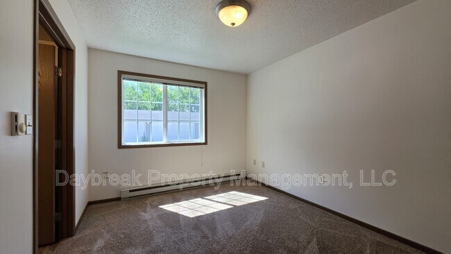 Building Photo - 317 16th St S