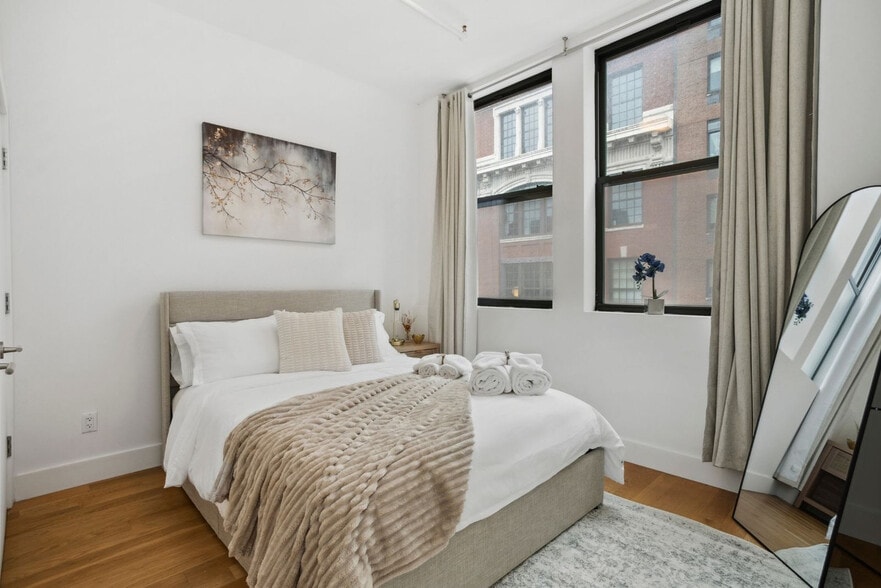 Building Photo - 517 W 45th St