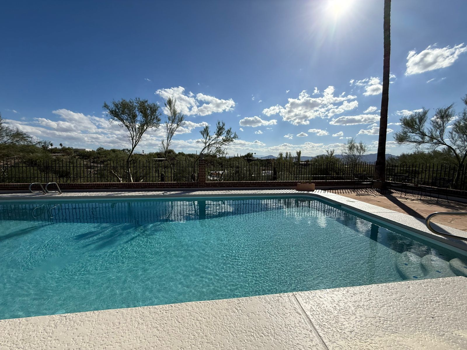 Building Photo - 1402 E Big Rock Rd